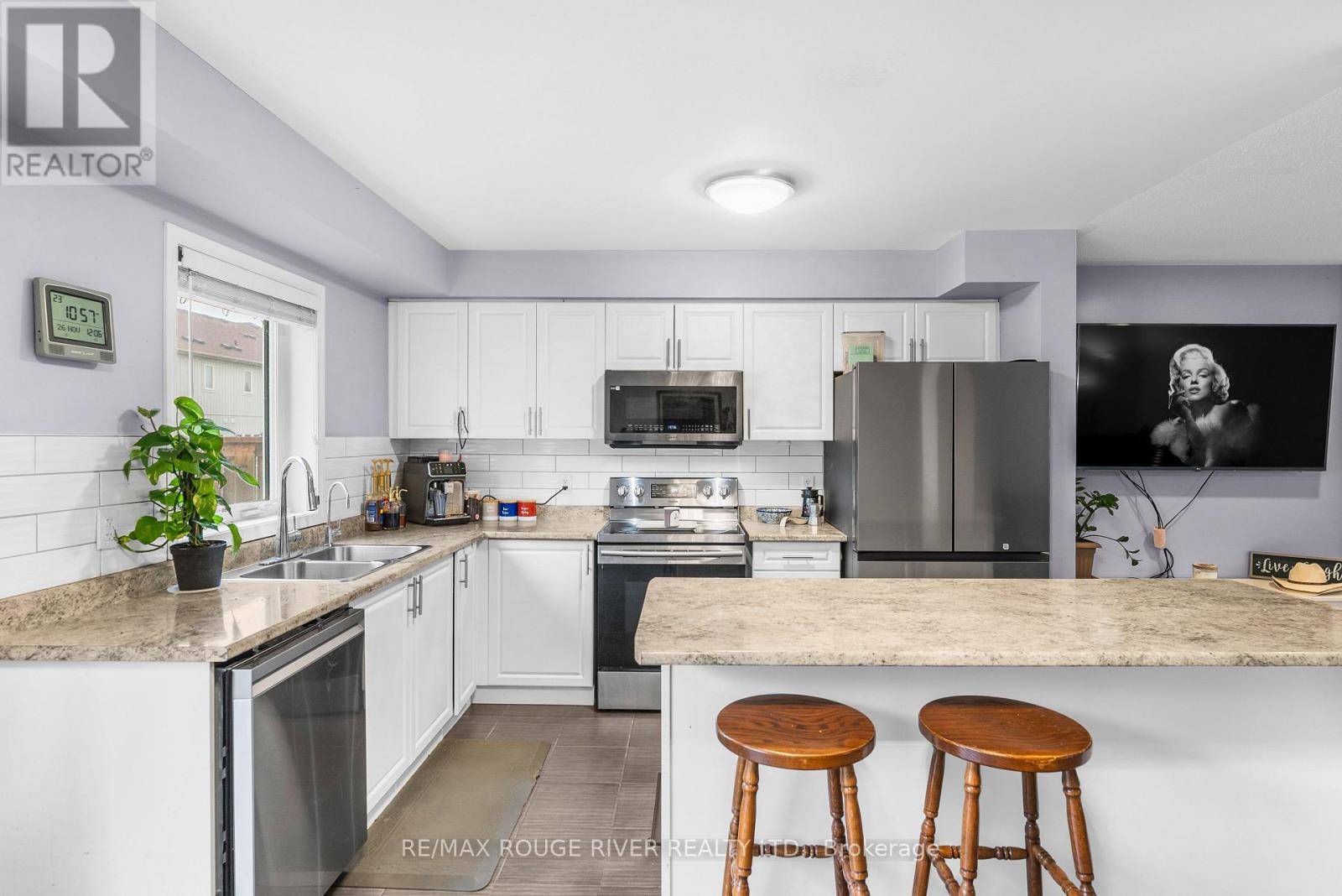 Clarington (bowmanville), ON L1C0K8,37 DYKSTRA LANE