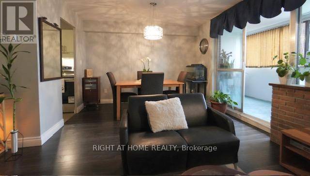 Toronto (crescent Town), ON M4C5L6,5 Massey SQ #411