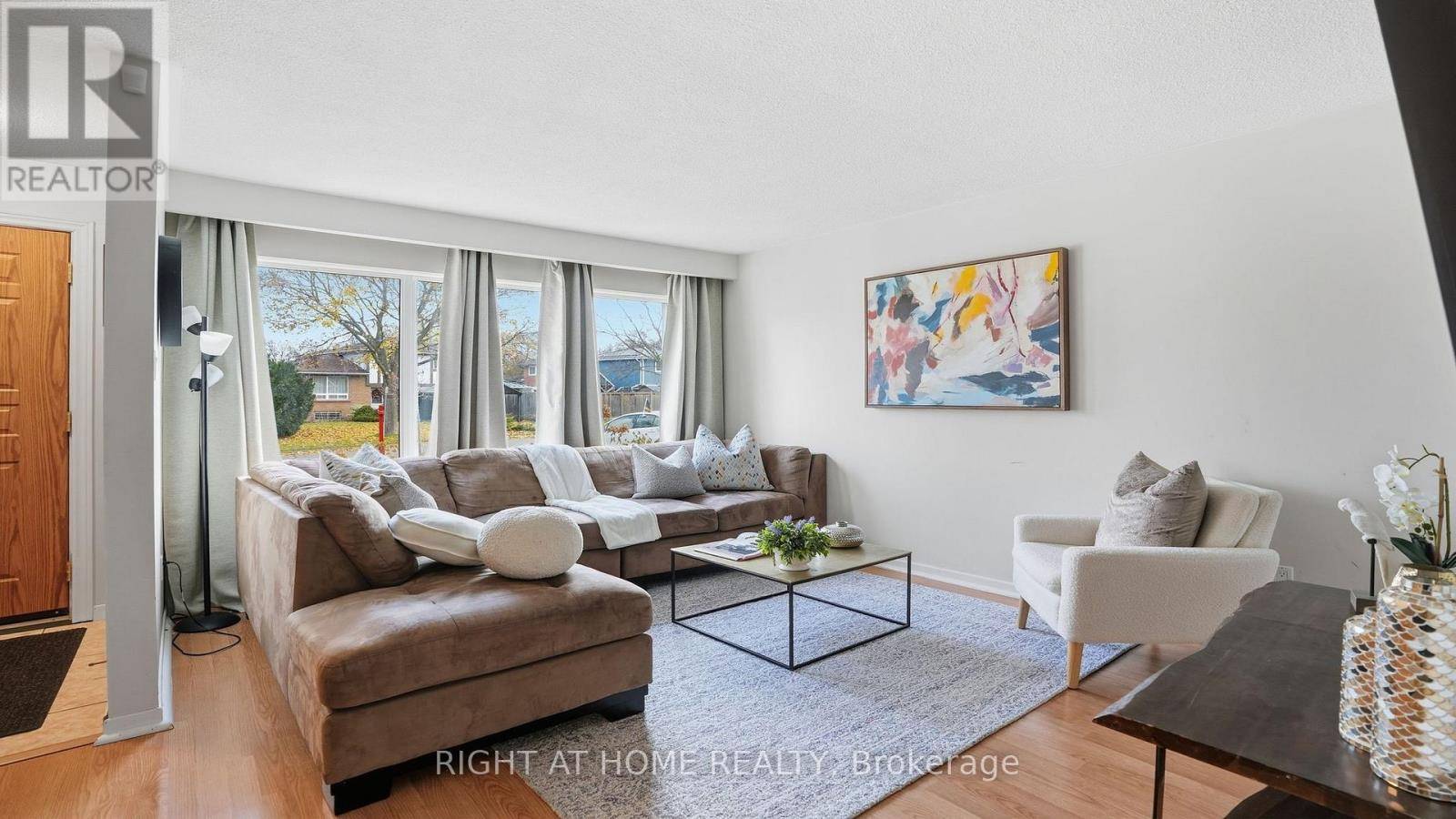 Oshawa (eastdale), ON L1G6P7,408 CAMELOT COURT