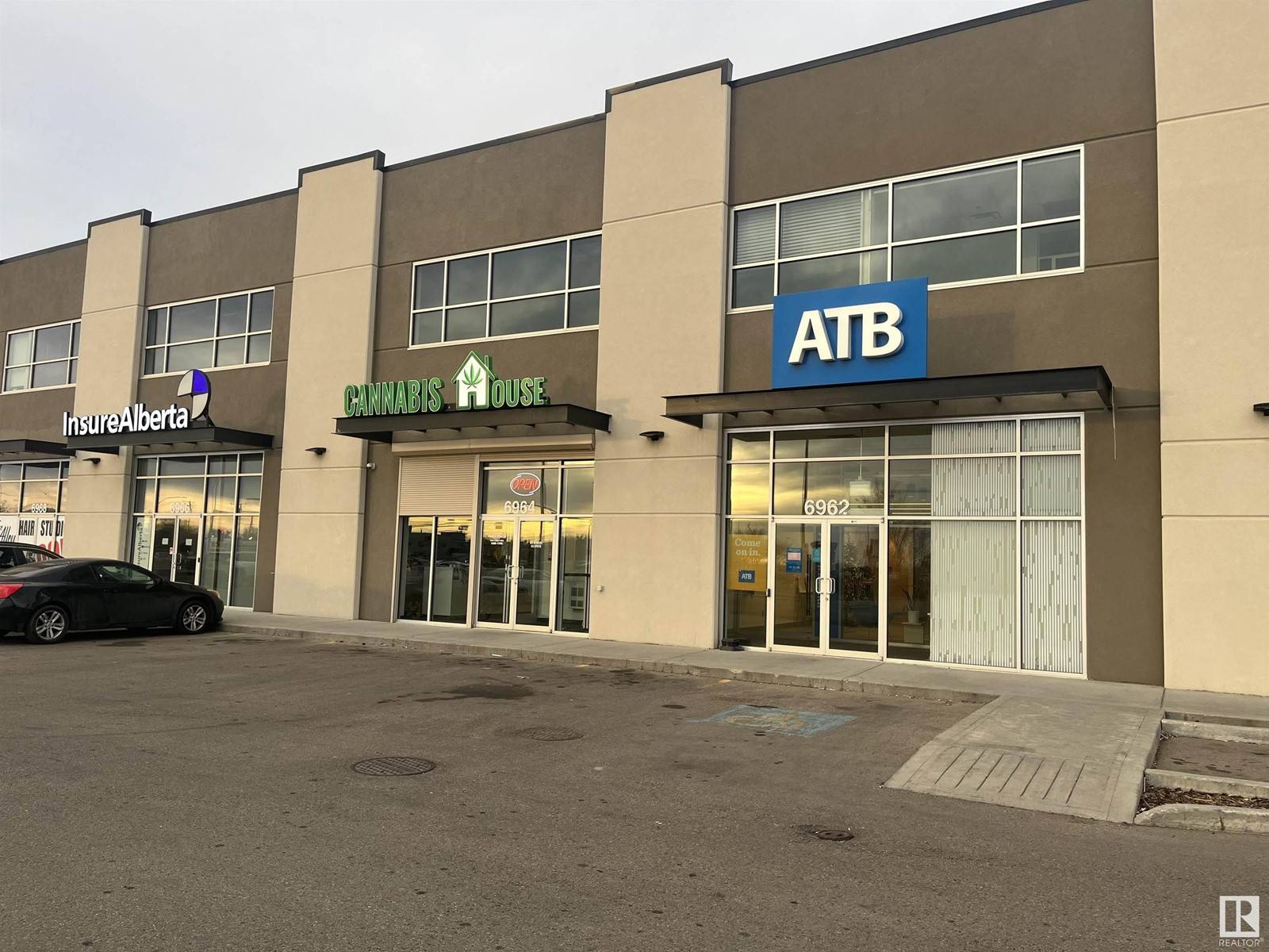 Edmonton, AB T6B0A9,#211 6958 76 AV NW