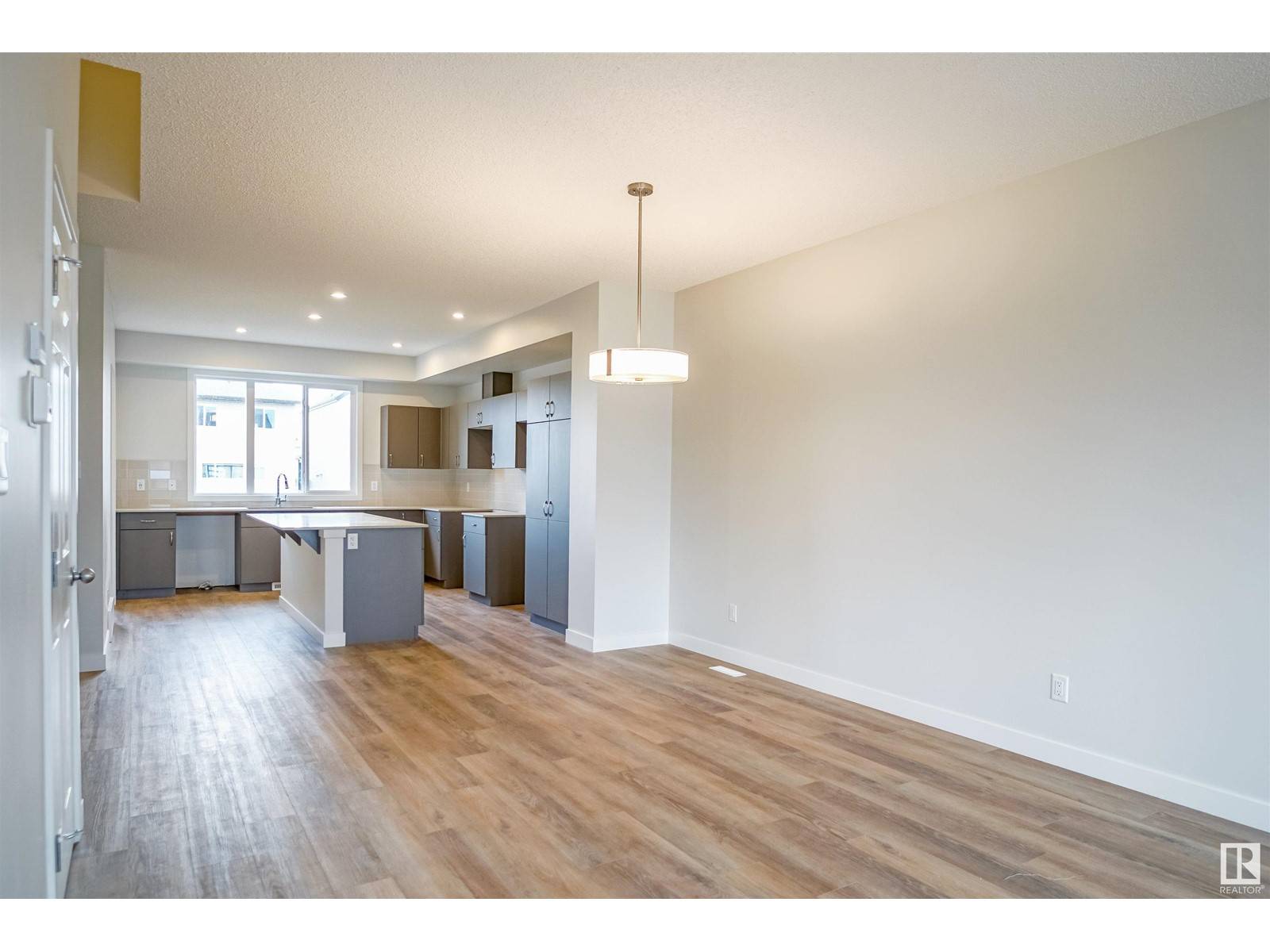 Edmonton, AB T5Y4B7,17643 49 ST NW