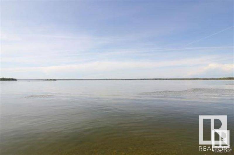 Rural Lac Ste. Anne County, AB T0E1H0,1 POPPY PL NW