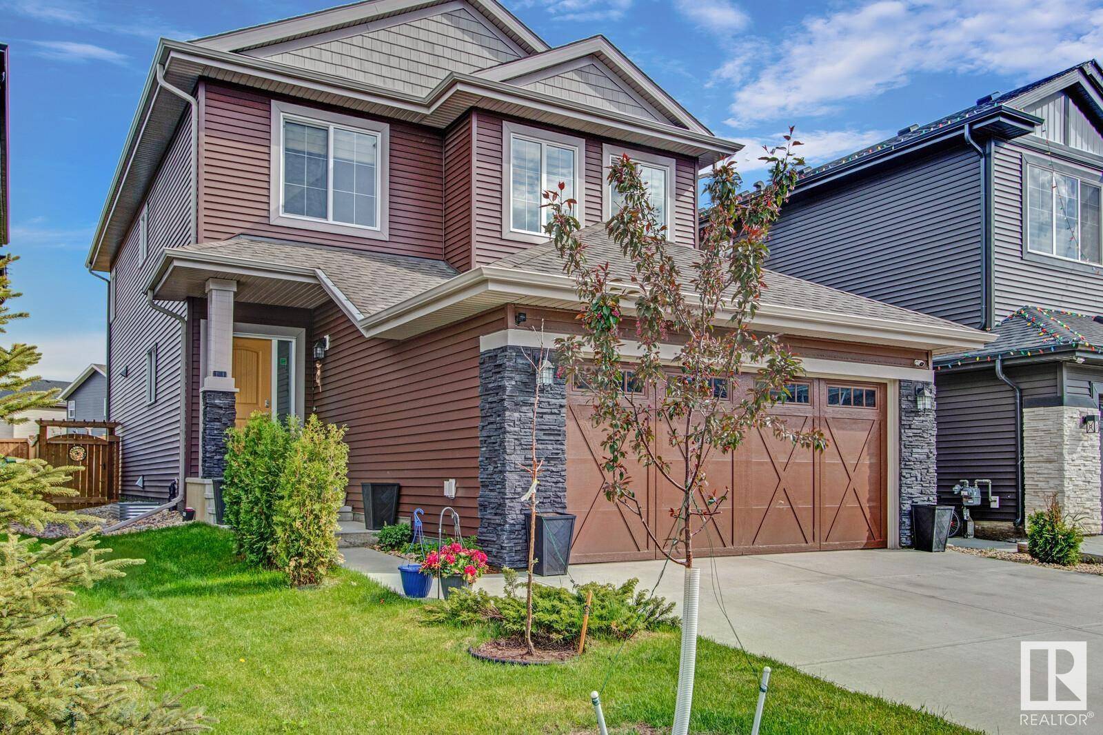 Edmonton, AB T6X2P3,2261 57 ST SW