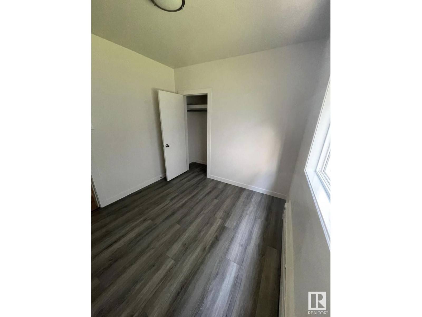 Edmonton, AB T5H1B2,10651 108 AV NW