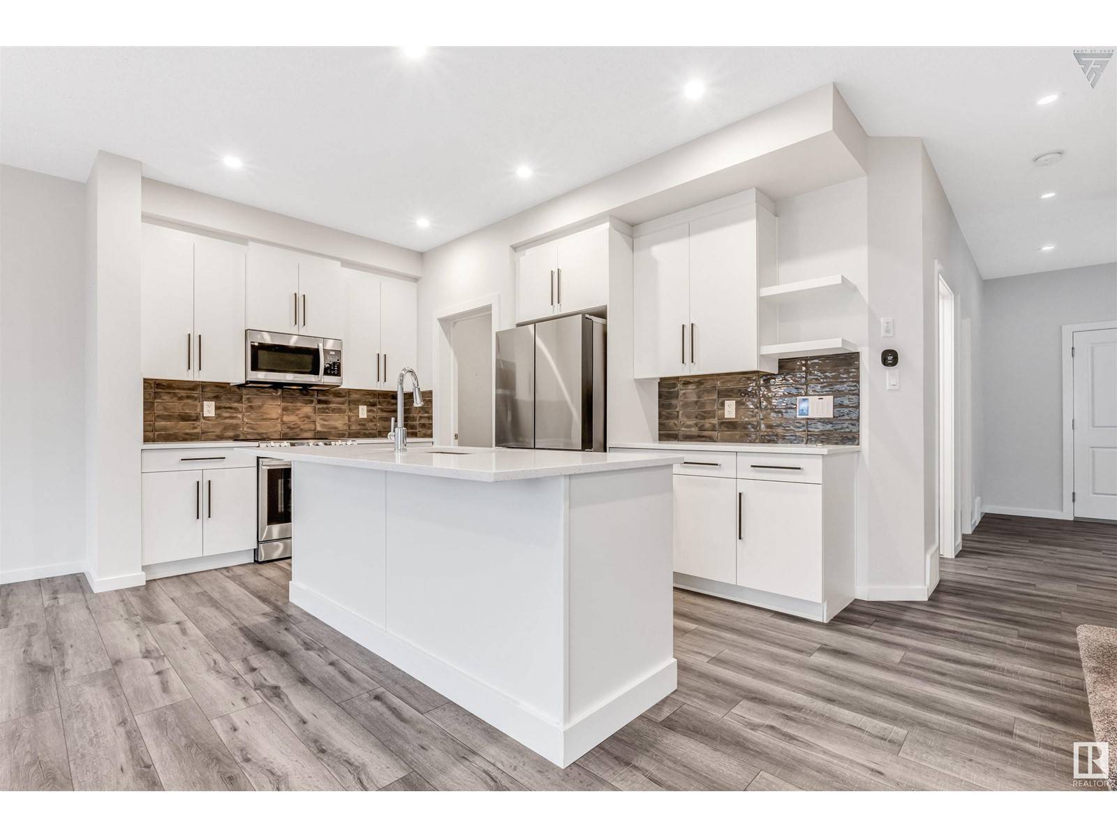 Edmonton, AB T6T2L5,3519 6 ST NW