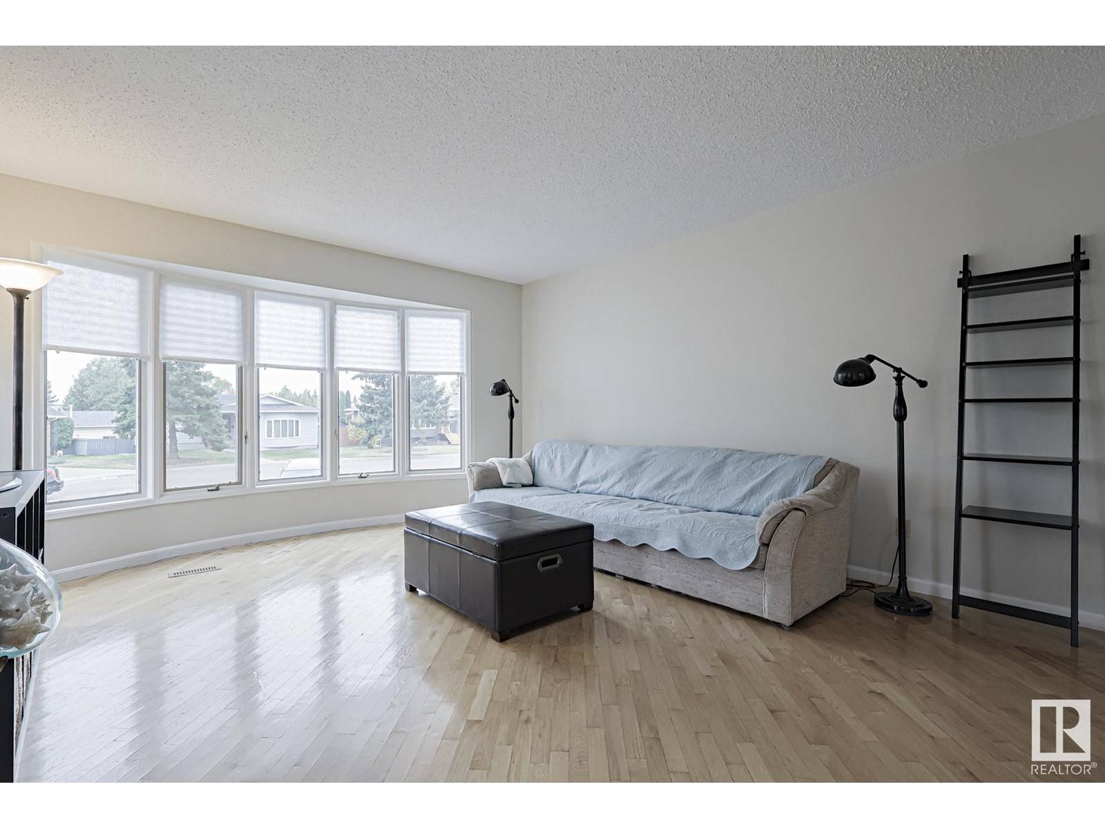 Edmonton, AB T6L1H1,3549 61 ST NW