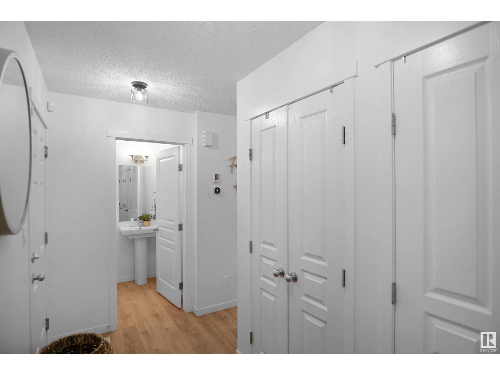 Edmonton, AB T5T7H4,9516 227 ST NW