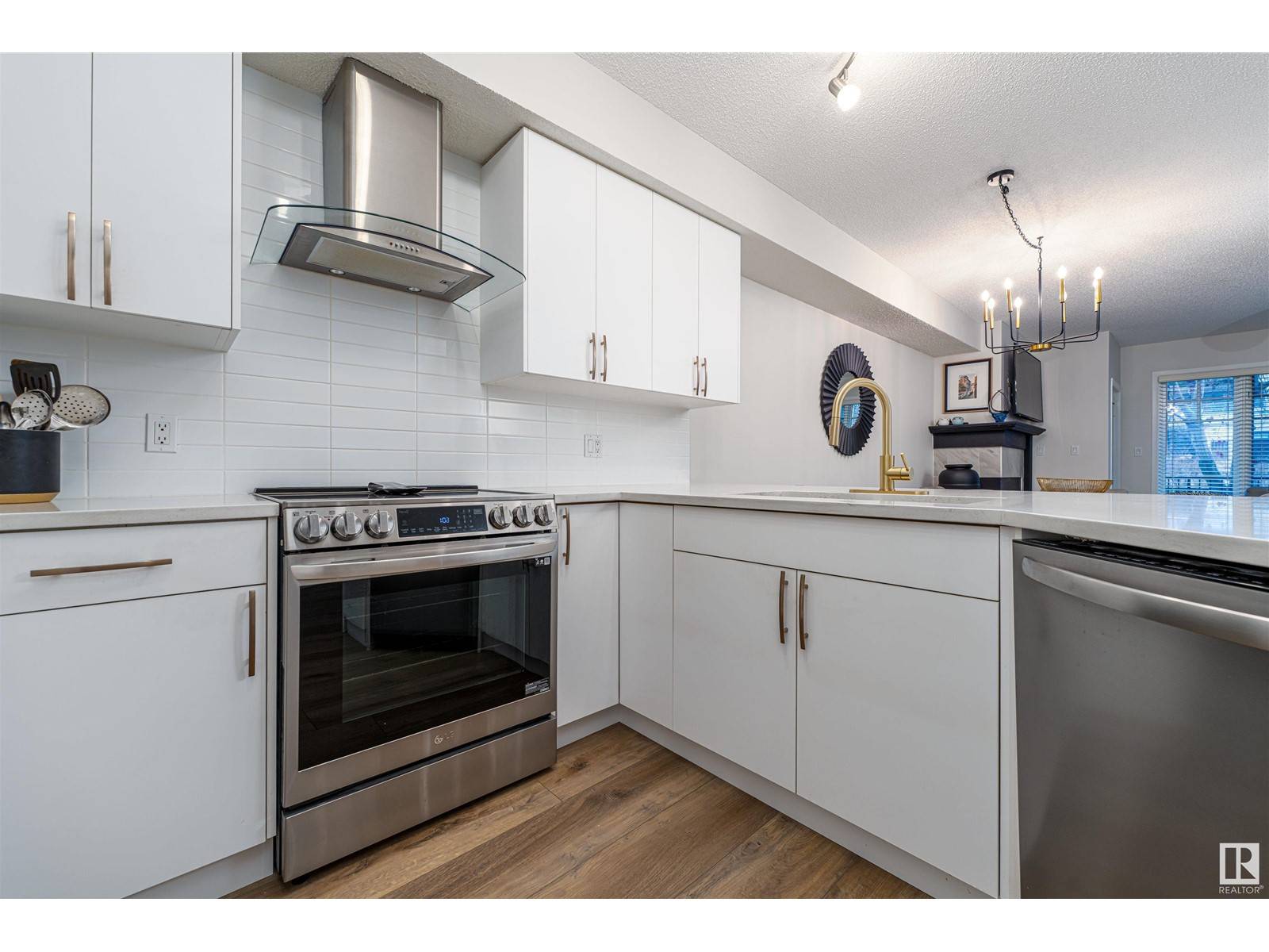 Edmonton, AB T6A4A5,#104 9803 96A ST NW