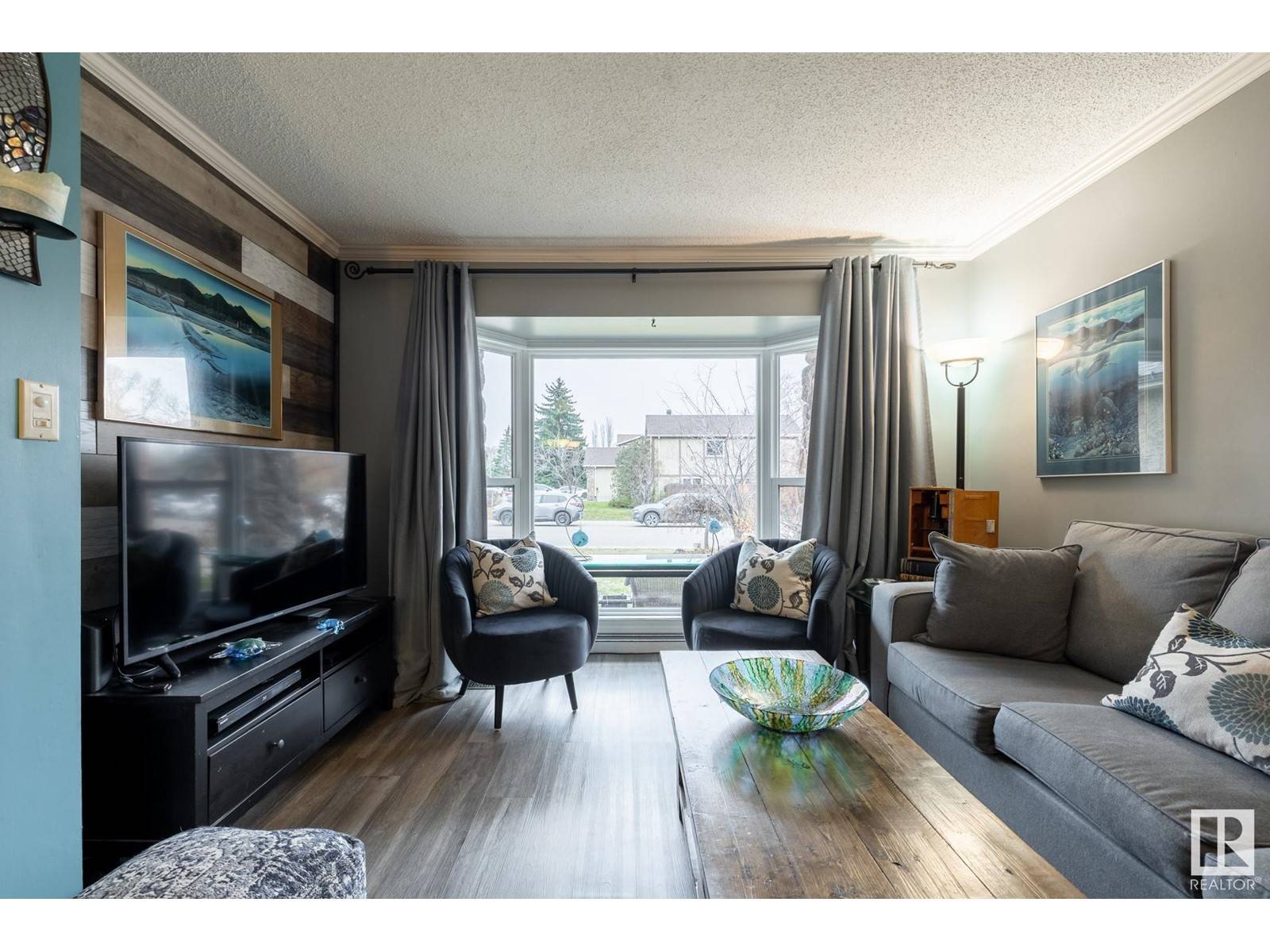 Edmonton, AB T5T2W2,7028 187 ST NW