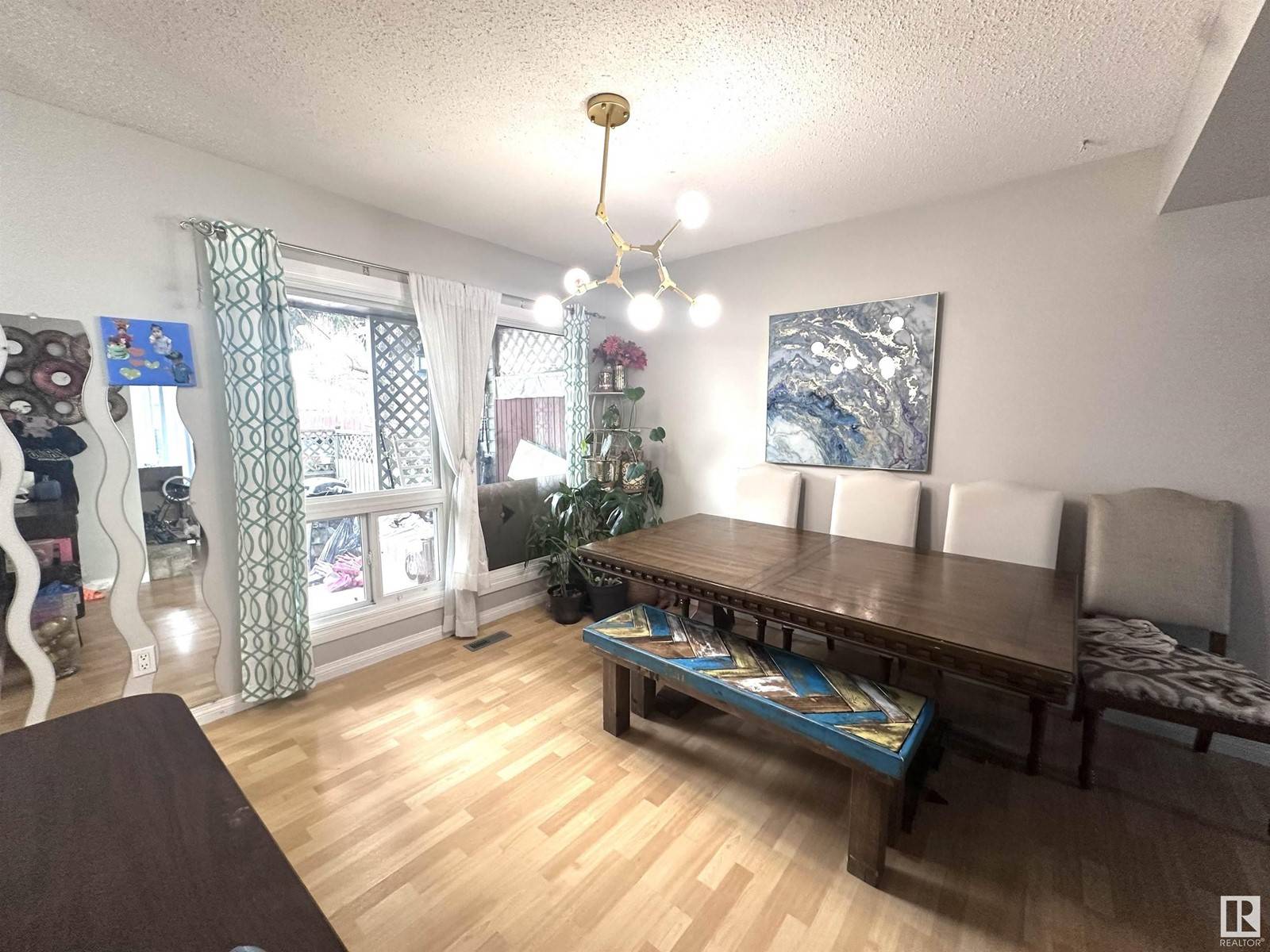 Edmonton, AB T6L1V9,5437 HILL VIEW CR NW