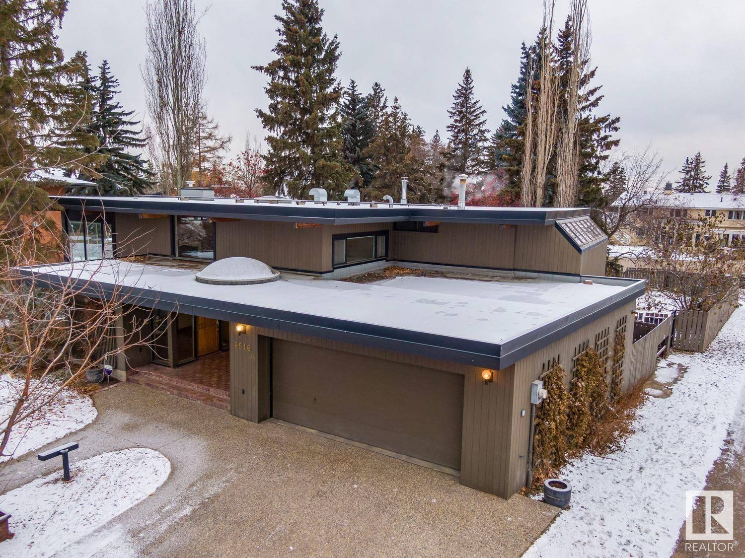 Edmonton, AB T6H3Y7,6516 132 ST NW