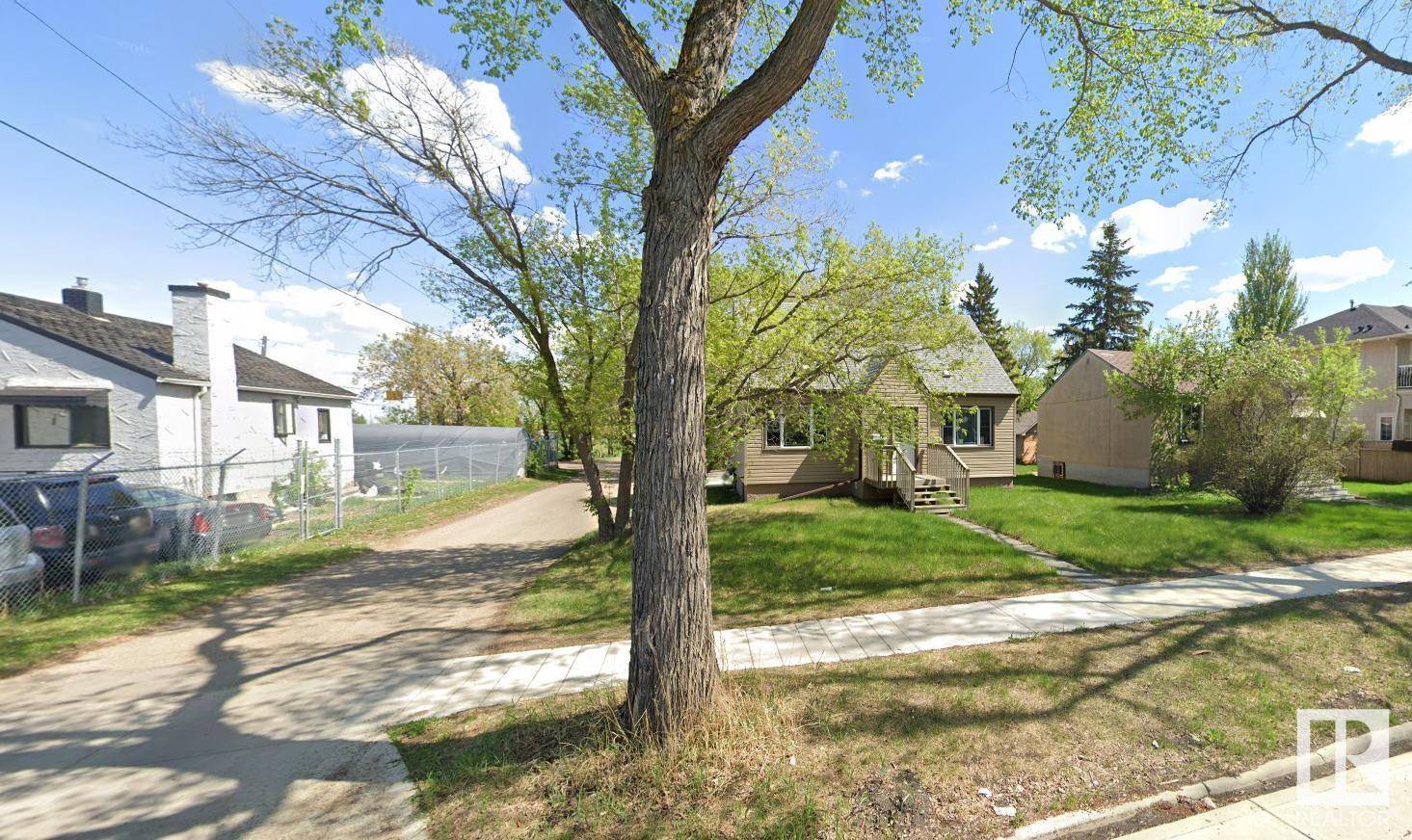 Edmonton, AB T5M0B6,11739 122 ST NW