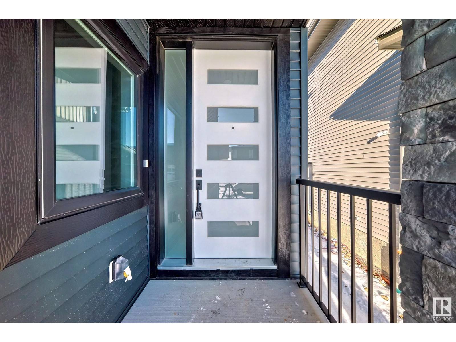 Edmonton, AB T6X3E3,2916 1 AV SW