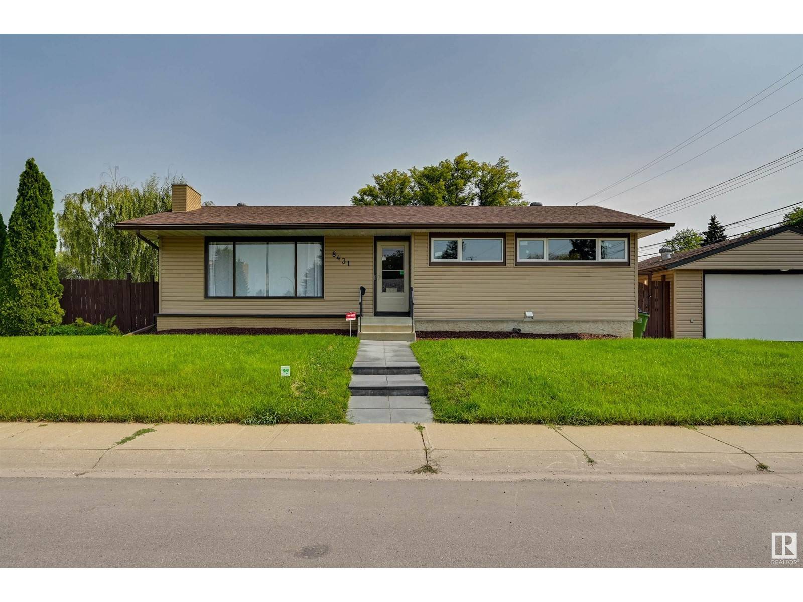 Edmonton, AB T5R1L4,8431 152 ST NW