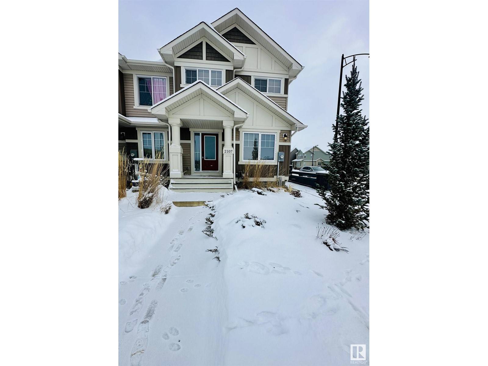 Edmonton, AB T6W1A7,2107 DESROCHERS DR SW