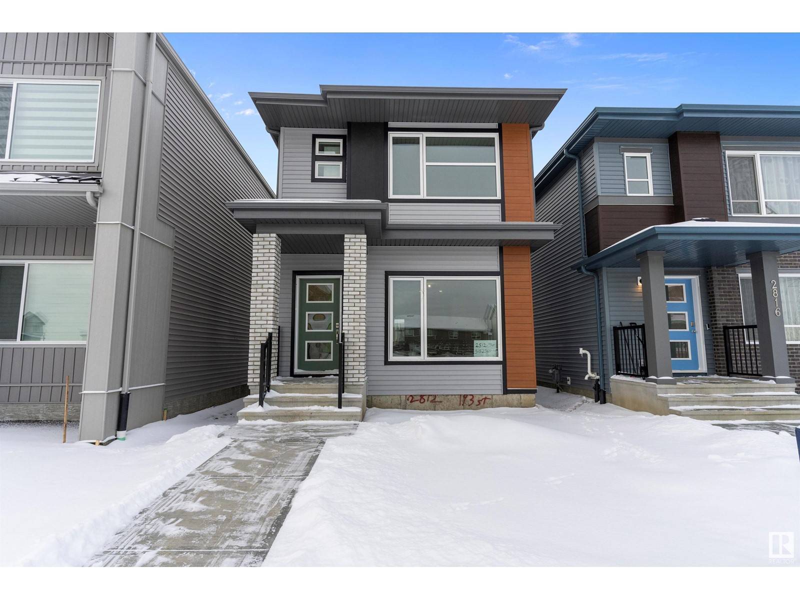 Edmonton, AB T6M3B1,2812 193 ST NW