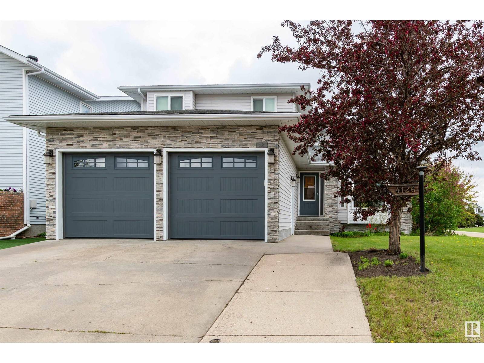 Vegreville, AB T9C1C2,4126 46 ST