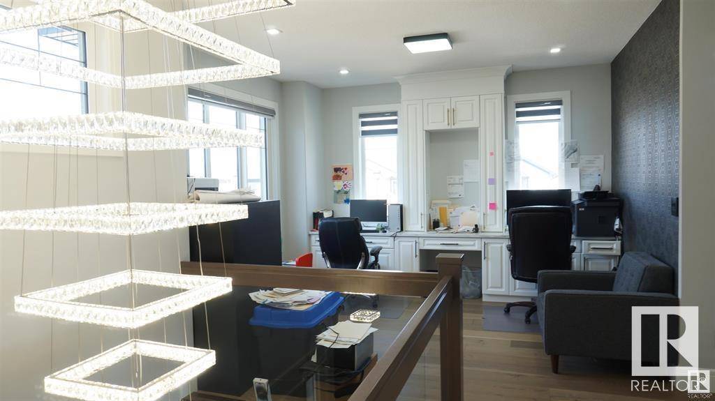 Edmonton, AB T6W2S8,707 180 ST SW