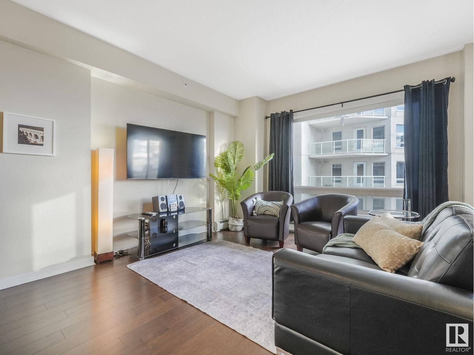 Edmonton, AB T5J0B6,#1905 10152 104 ST NW
