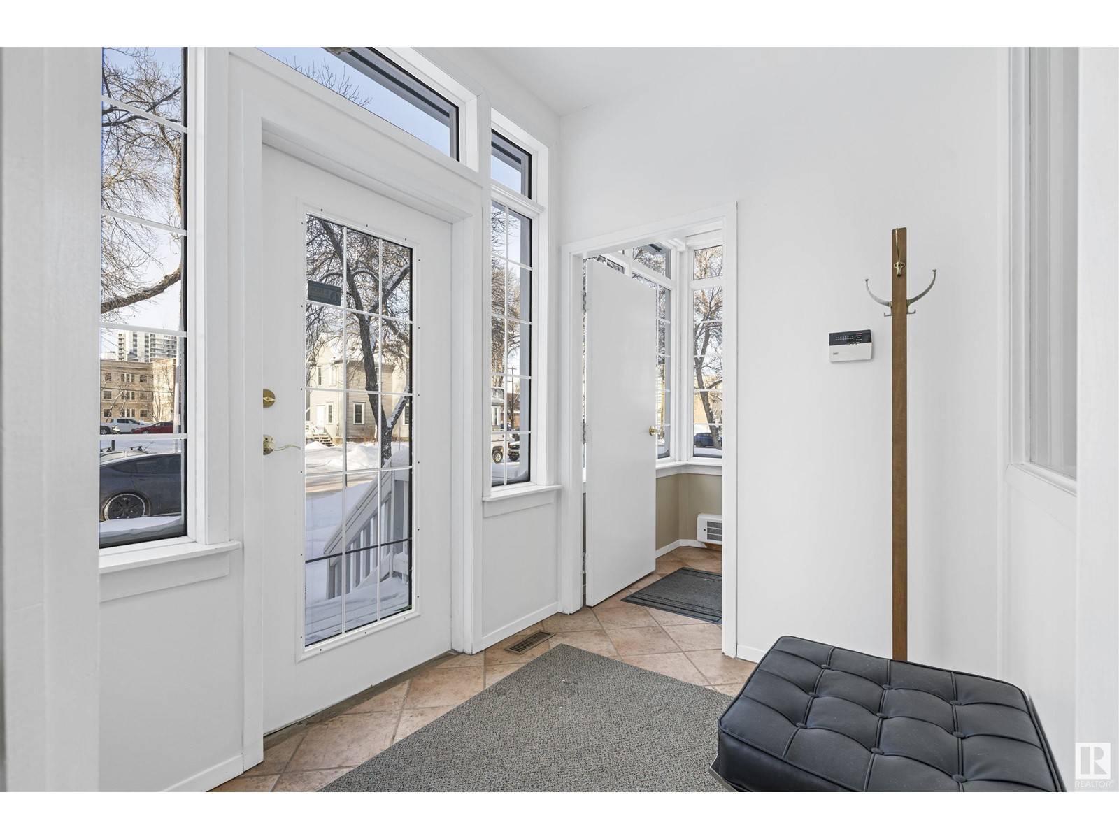 Edmonton, AB T5K1N7,9937 113 ST NW