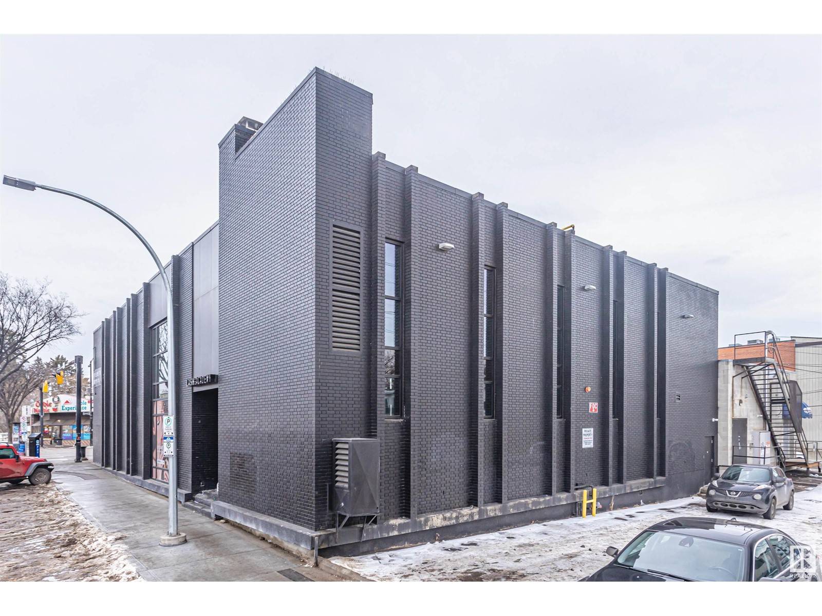 Edmonton, AB T6E2B3,10802 82 AV NW