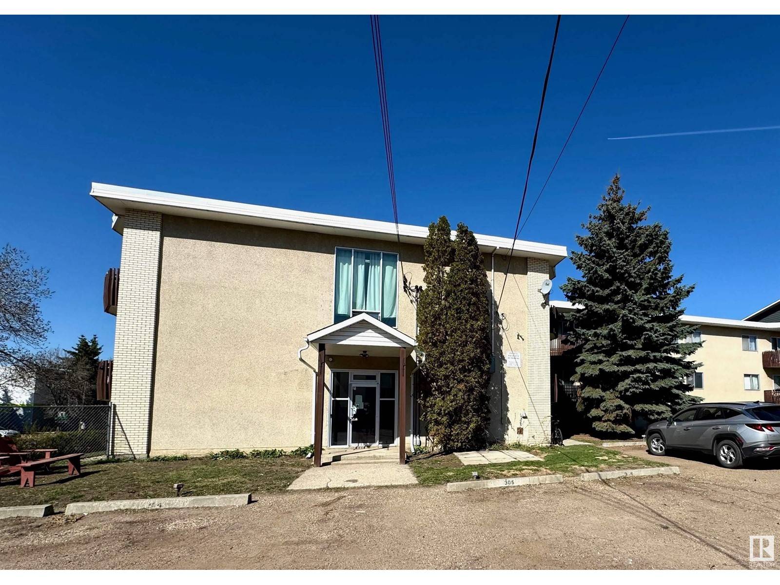 Edmonton, AB T5B2S7,#202 11907 81 ST NW