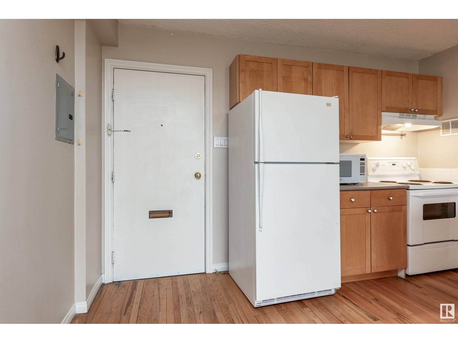 Edmonton, AB T5K1B7,#1109 9730 106 ST NW