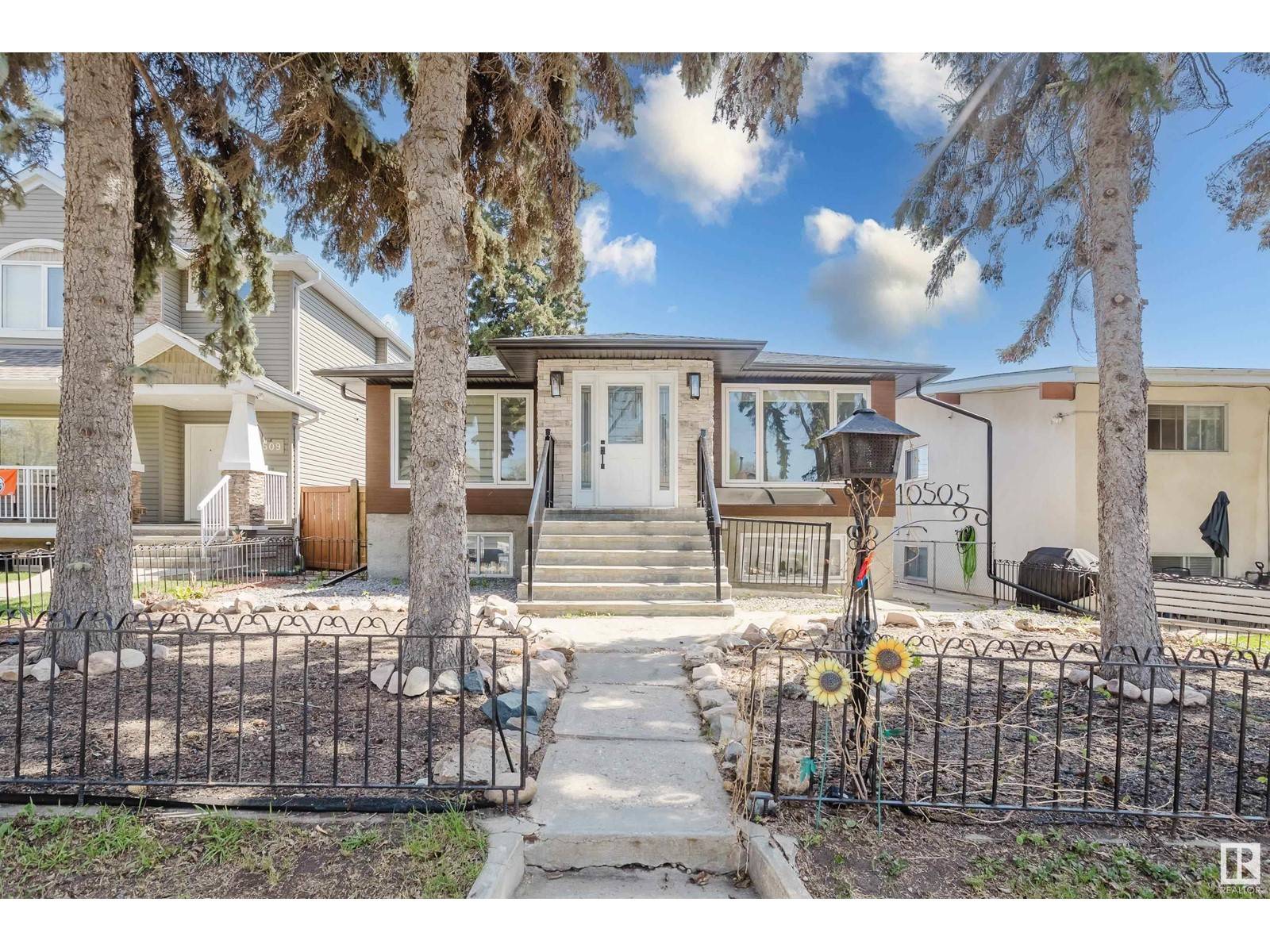 Edmonton, AB T6A3B2,10505 76 ST NW