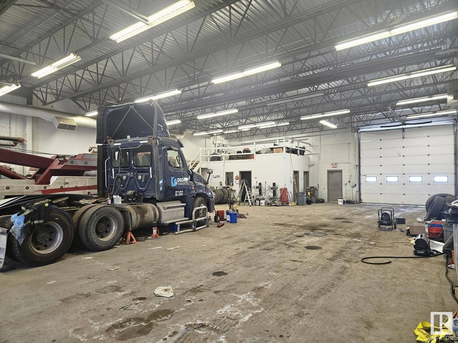 Nisku, AB T9E7N7,1102 6 ST