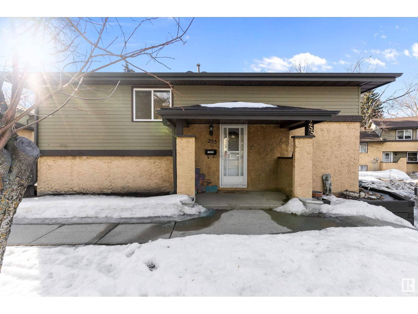 Sherwood Park, AB T8A3Y3,255 WOODBRIDGE WY