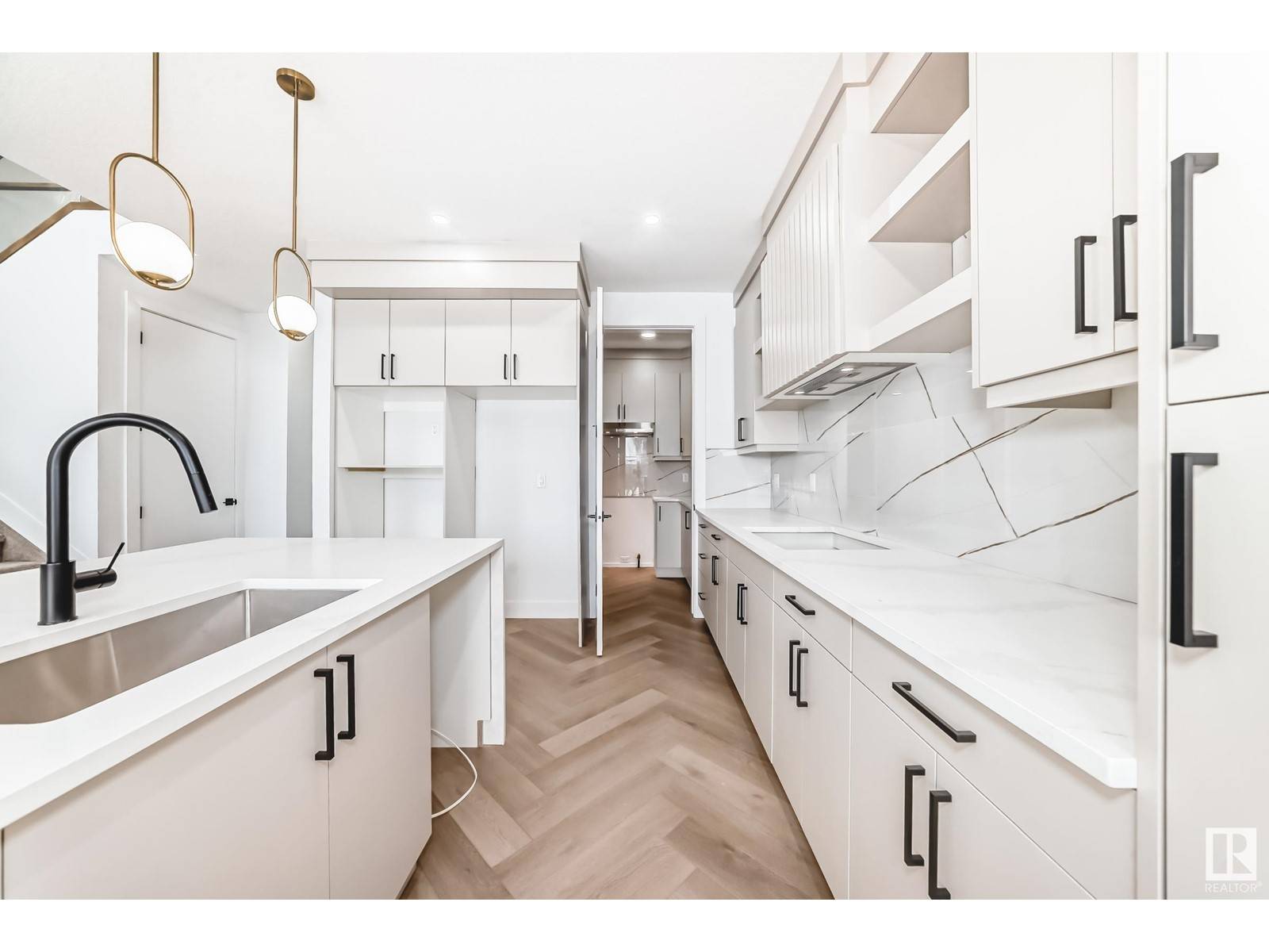 Edmonton, AB T6X3E6,8379 MAYDAY LINK LI SW