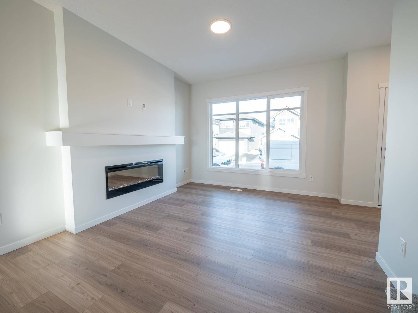 Edmonton, AB T5Y4G1,608 174 AV NE