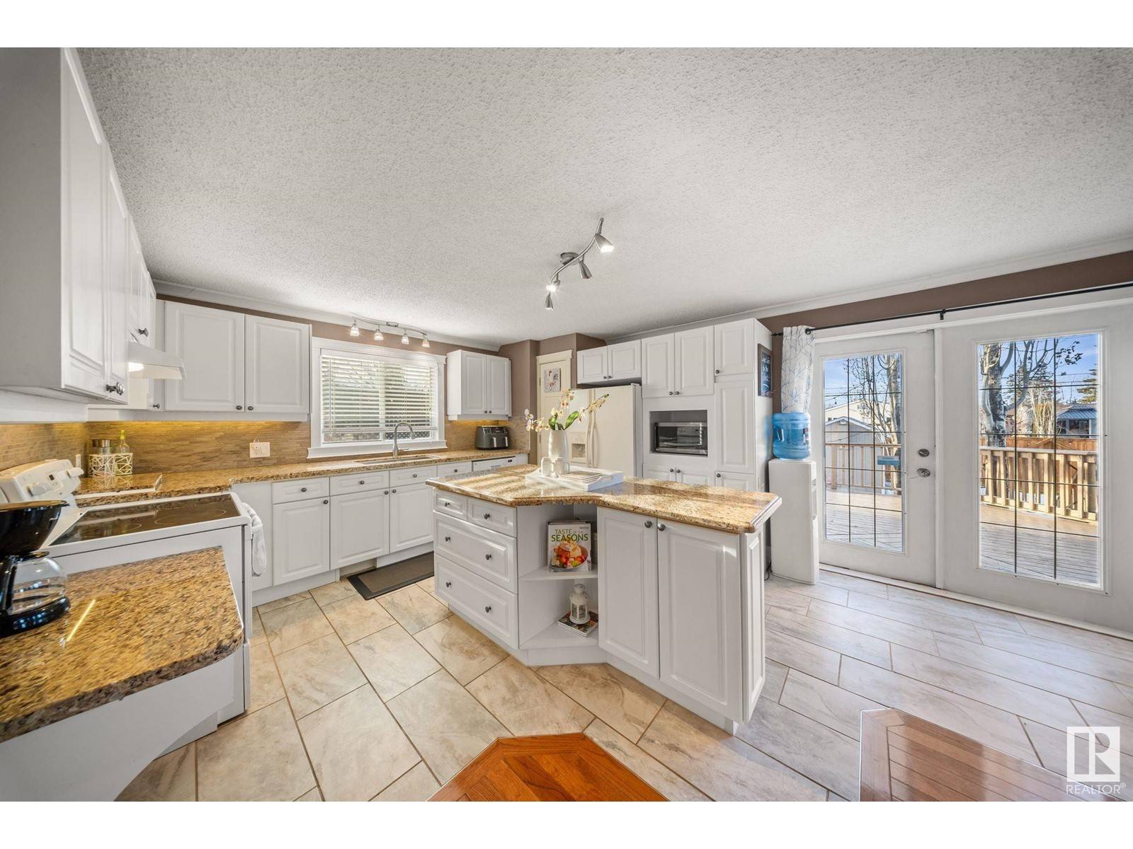 Rural Lac Ste. Anne County, AB T0E0A0,5712 49 AVE NW