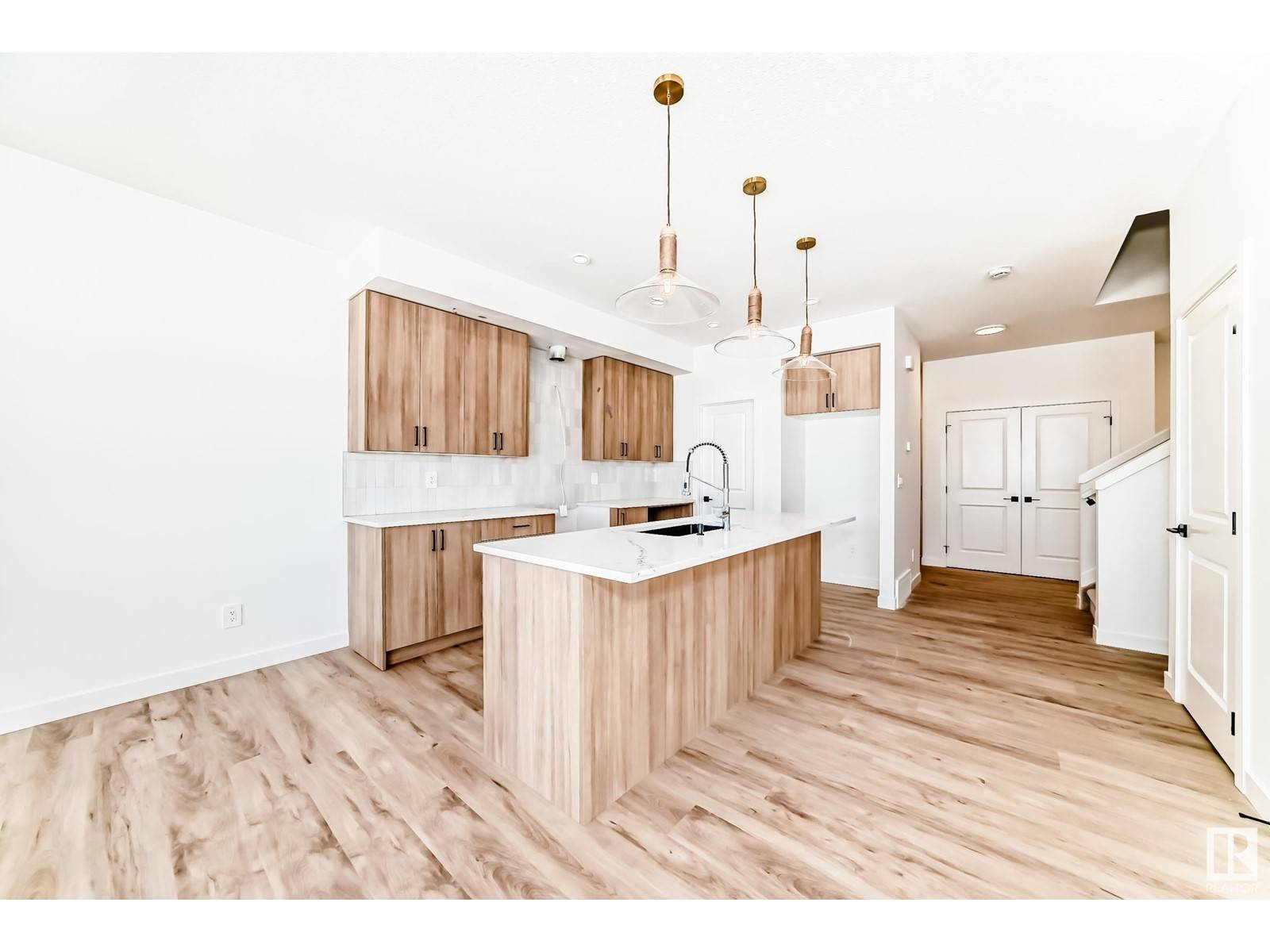 Edmonton, AB T6W5S2,8207 Kiriak LO SW