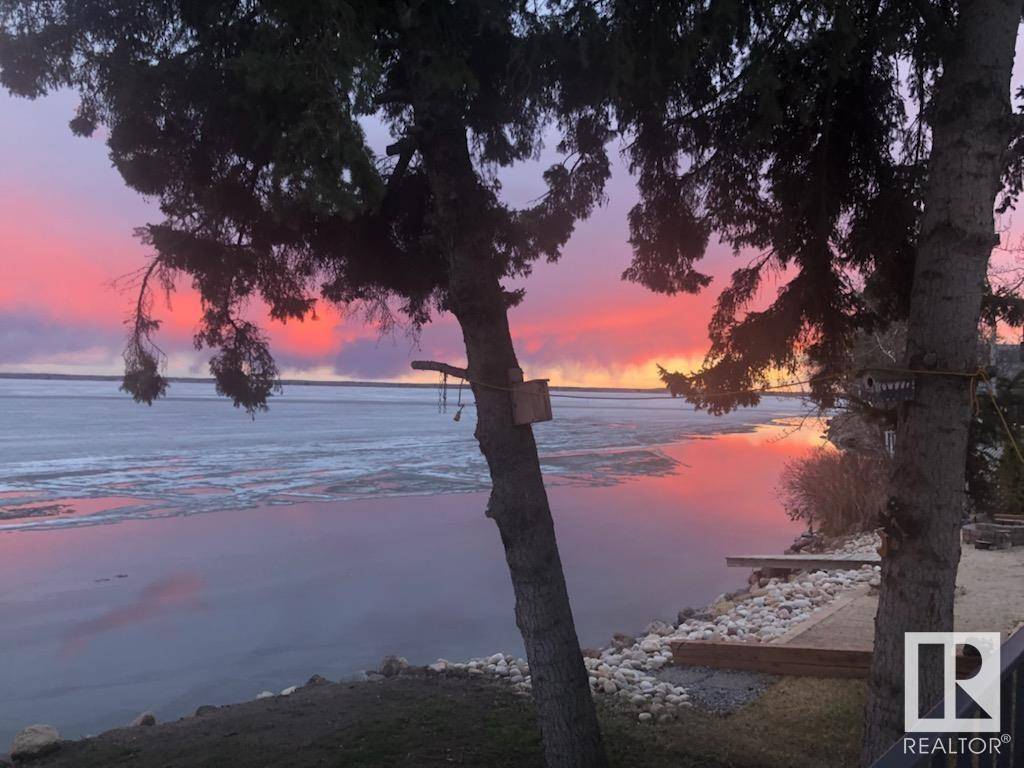 Rural Lac Ste. Anne County, AB T0E1V0,707 7 ST