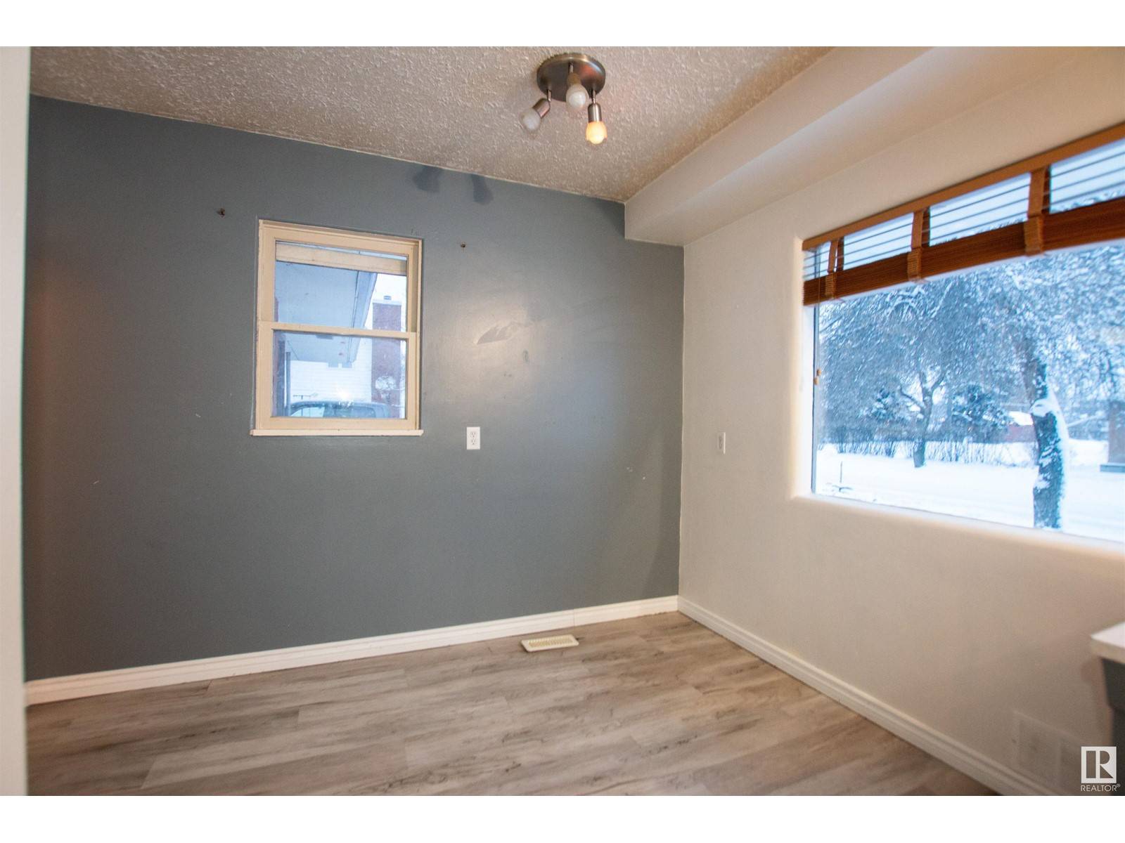 Morinville, AB T8R1G2,9909 101 ST