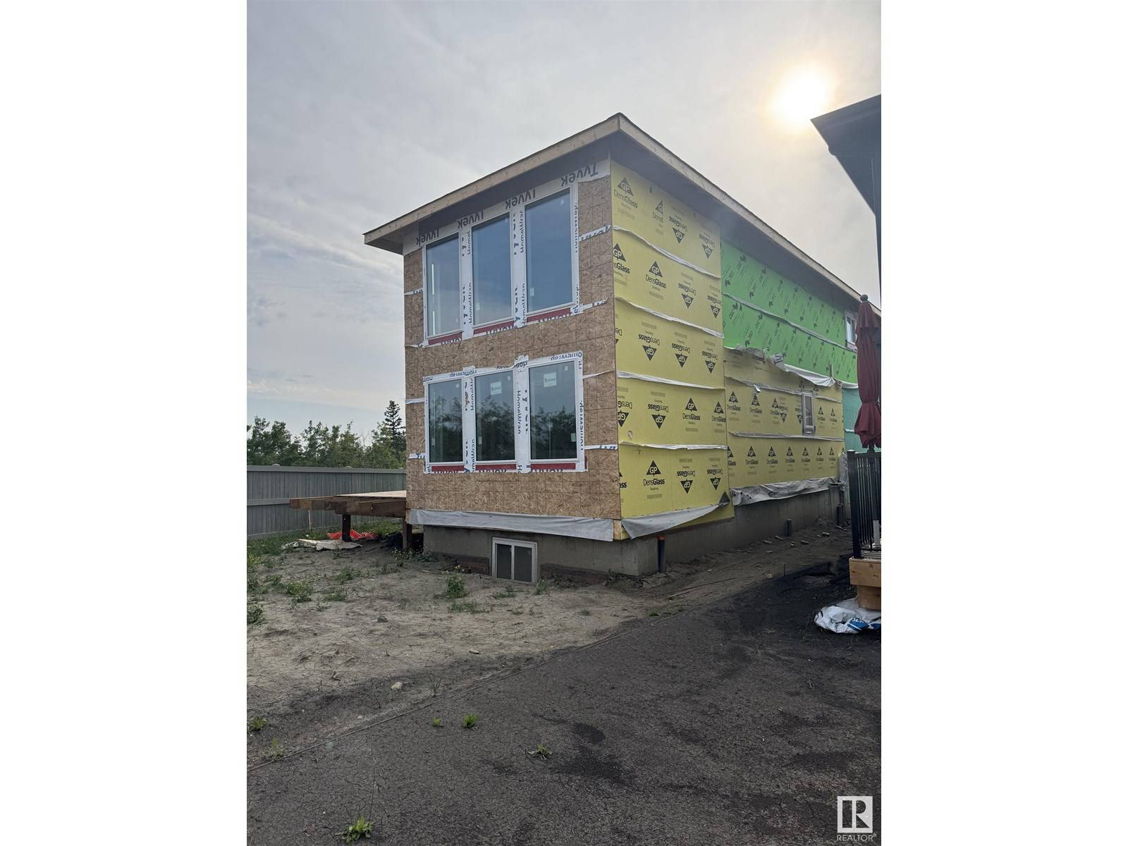 Edmonton, AB T5Y4G8,17107 3 ST NW NW