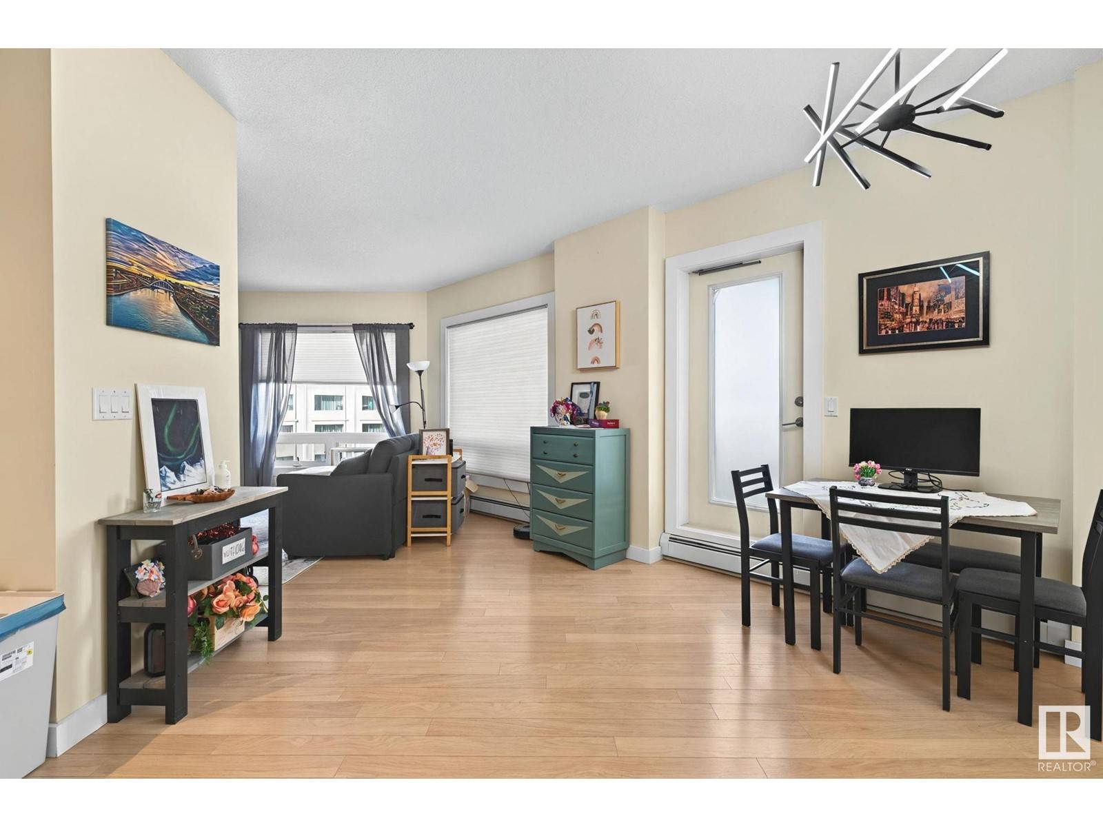 Edmonton, AB T5J0B5,#701 10136 104 ST NW