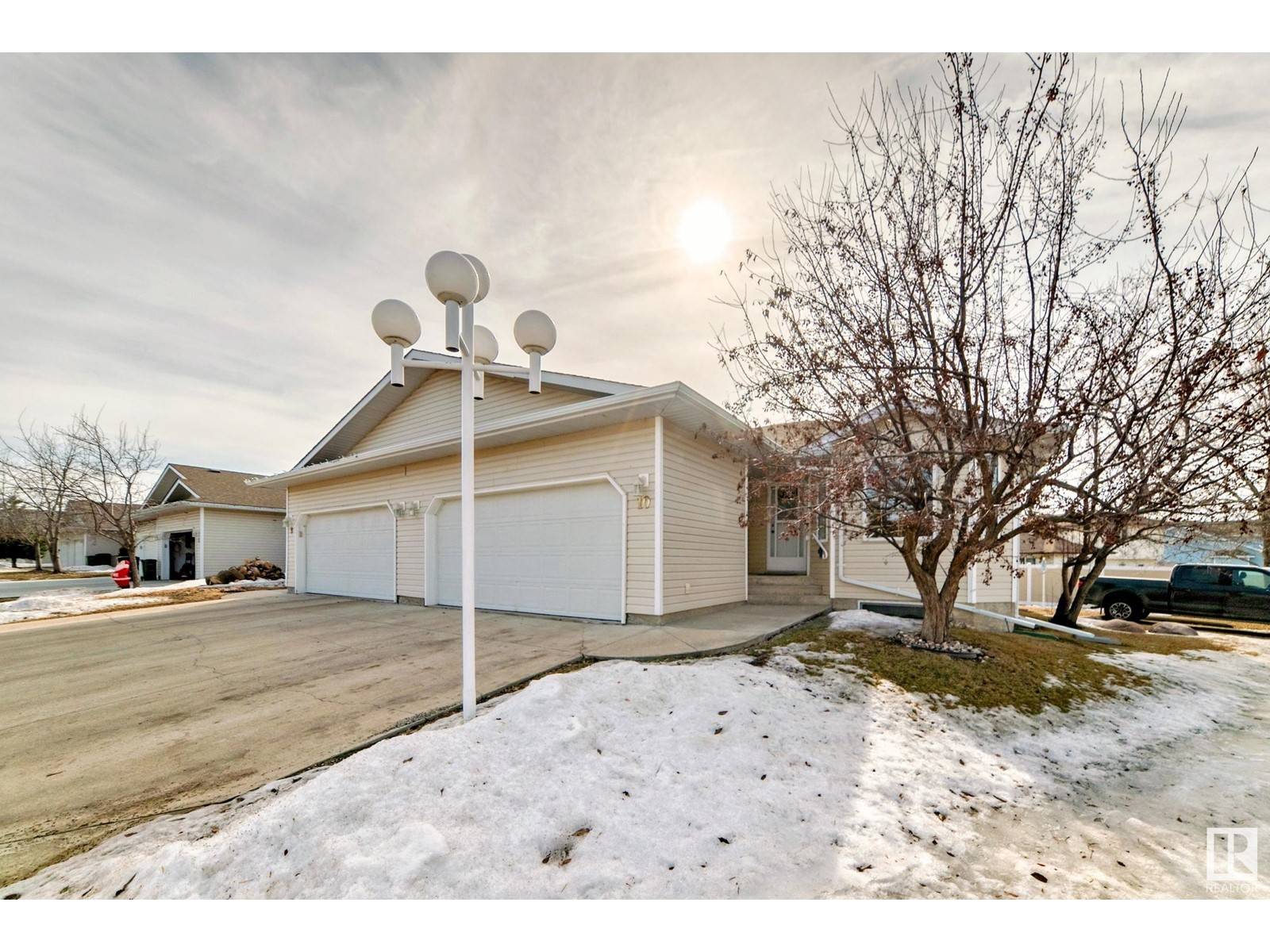 Edmonton, AB T6L7C6,#10 1850 MILL WOODS road E NW
