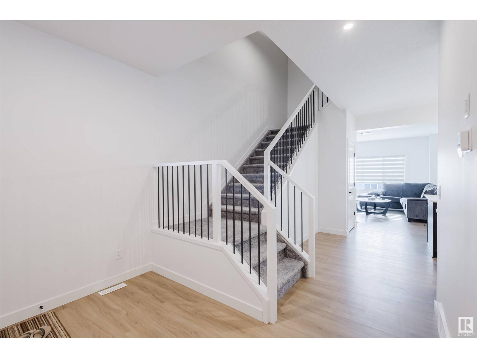 Edmonton, AB T6X1A3,6411 27 AV SW