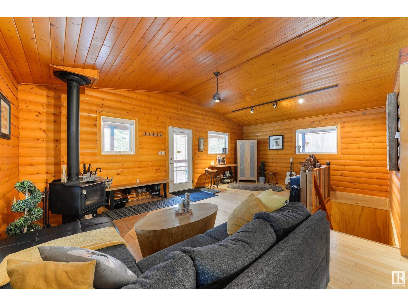 Rural Lac Ste. Anne County, AB T0E0A2,300 Valking RD