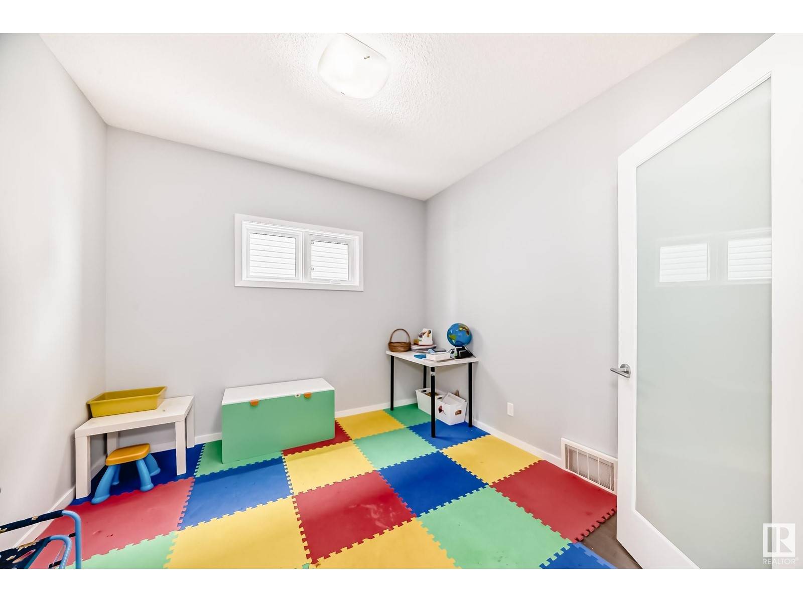 Edmonton, AB T5S0M4,1274 PEREGRINE TC NW