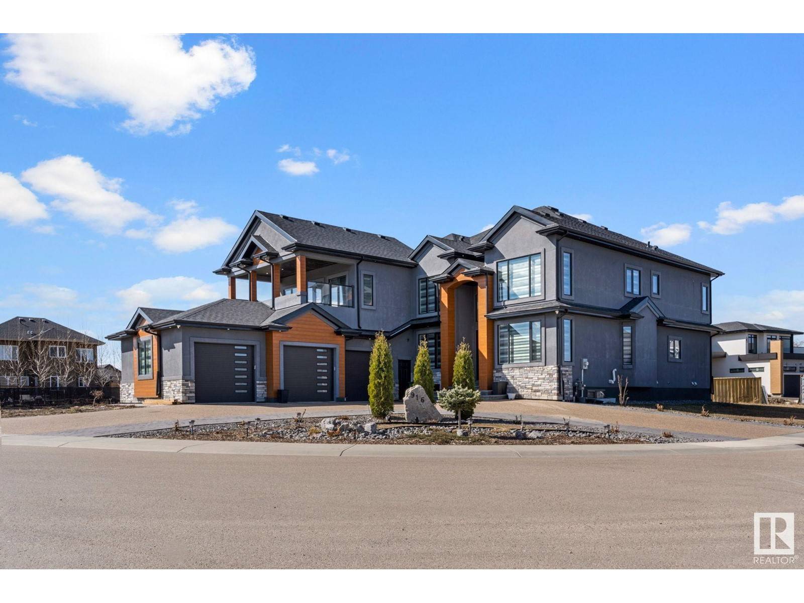 Edmonton, AB T5Y0P6,916 166 AV NE