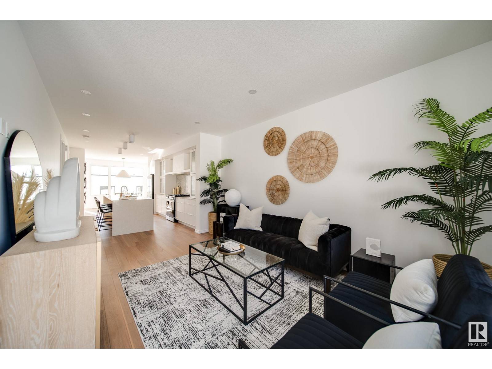 Edmonton, AB T6C0S4,7540 80 AV NW