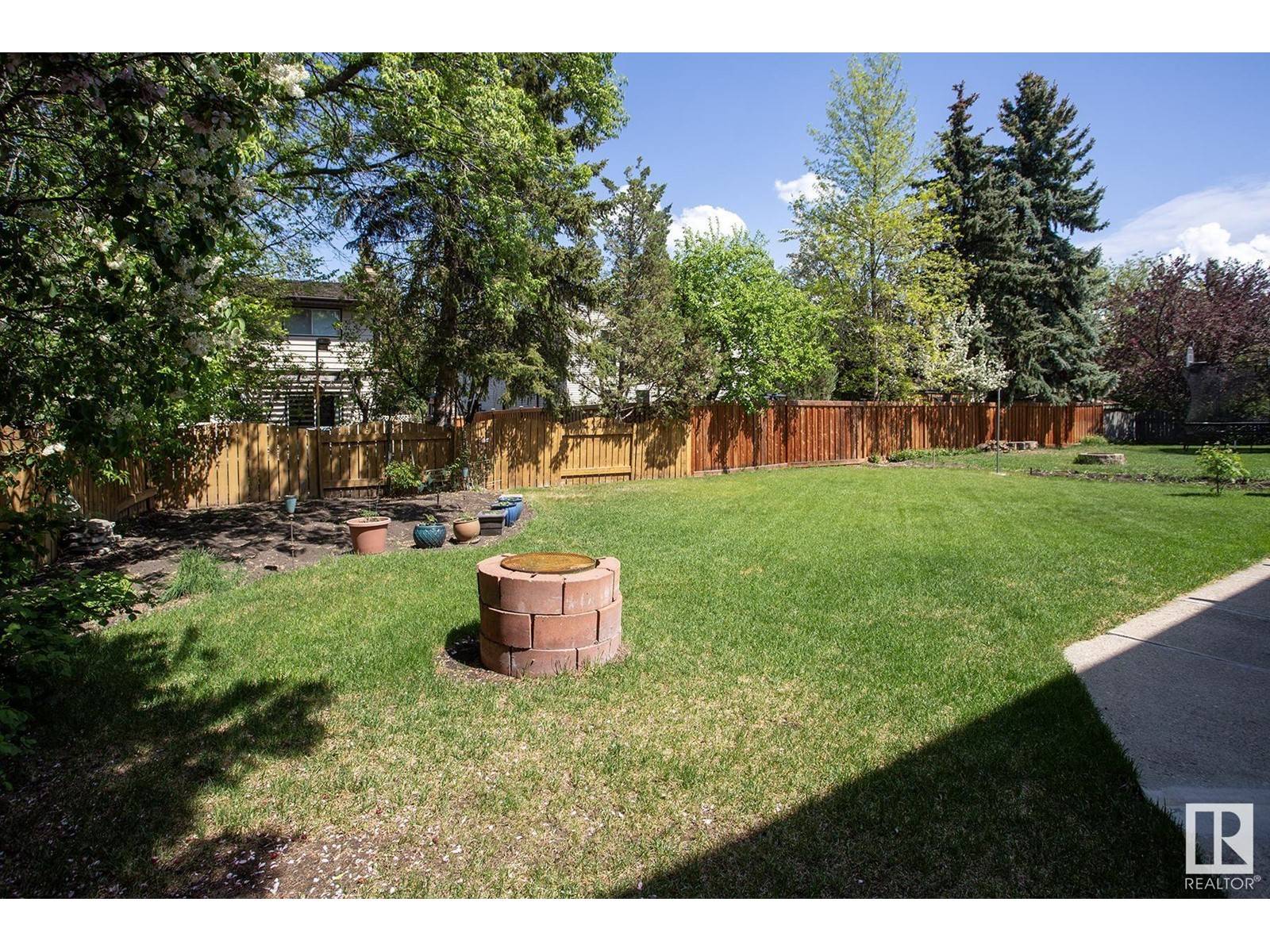 Edmonton, AB T6H5M7,14714 46 AV NW