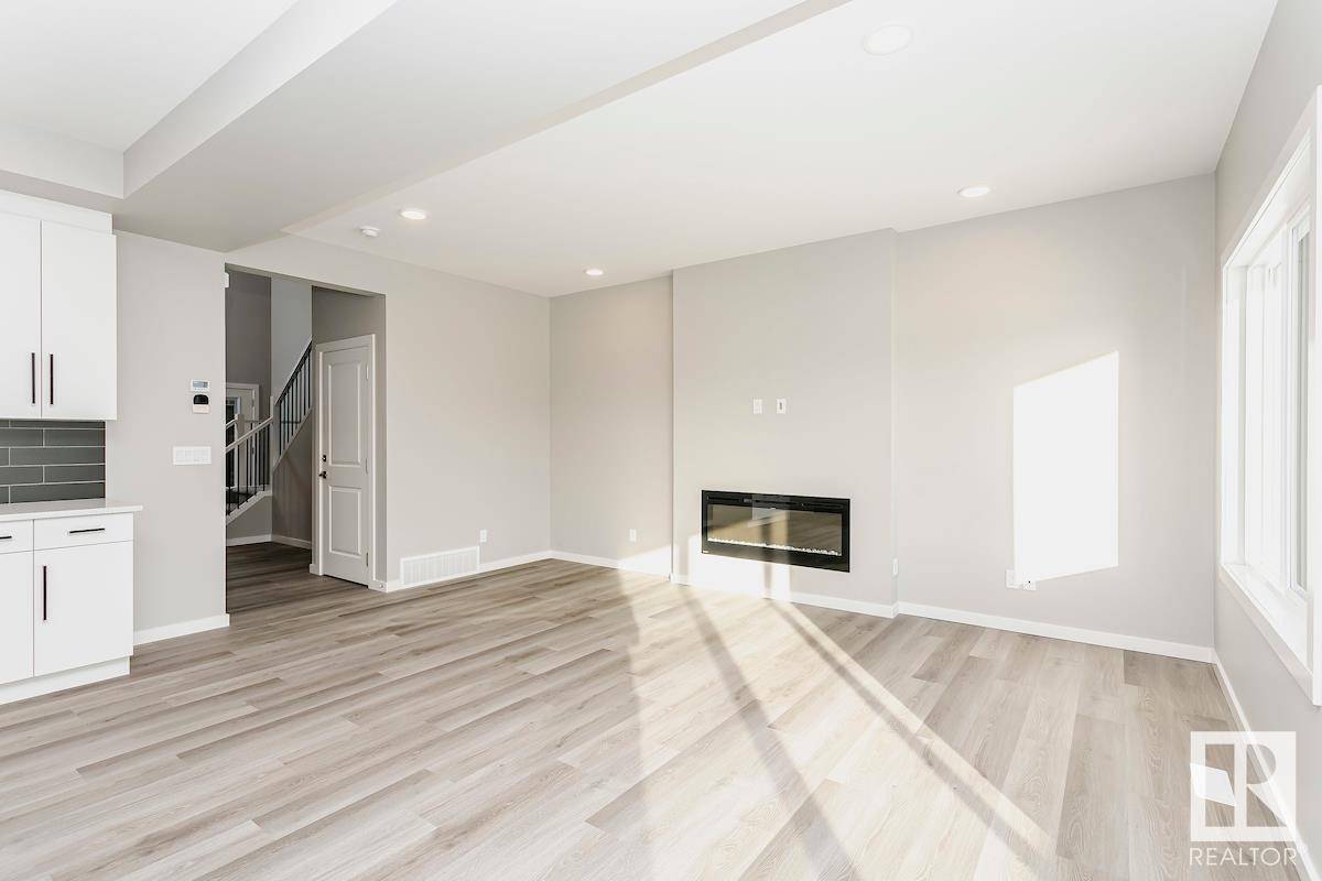 Edmonton, AB T5S0S7,674 KINGLET BV NW