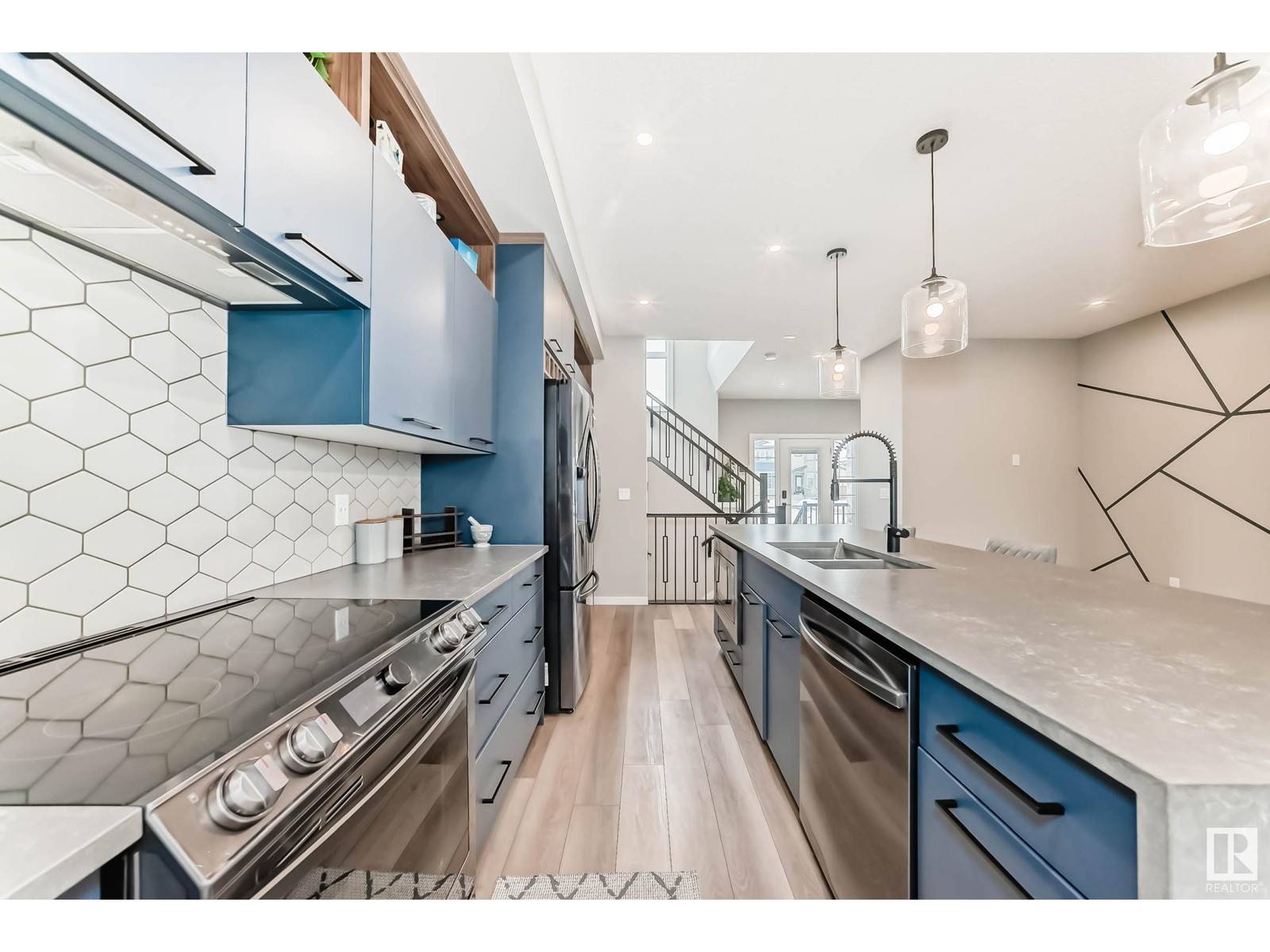 Edmonton, AB T6T2L7,451 37 AV NW NW