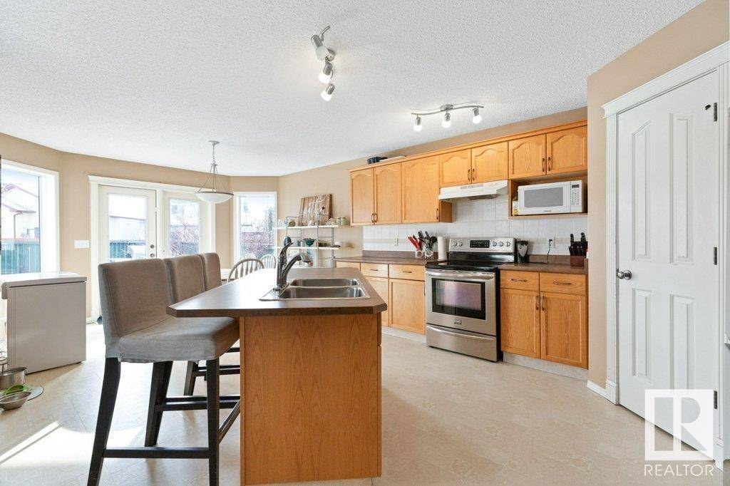 Fort Saskatchewan, AB T8L4N6,10 Westwood LN