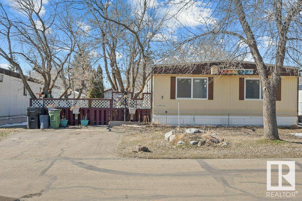 Edmonton, AB T6P1G1,2 Meadow CR NW