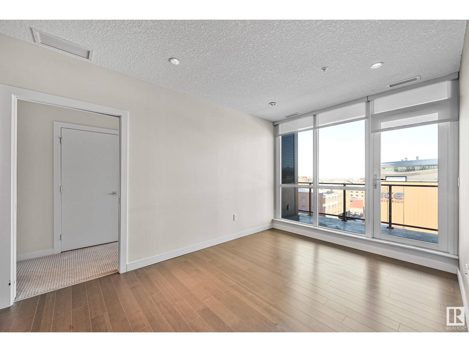 Edmonton, AB T5J0G6,#706 10238 103 ST NW